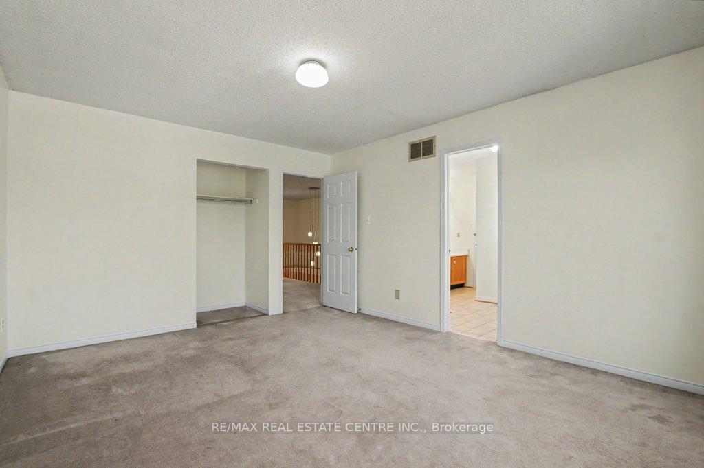 Photo 22 of 68 Moorehead Crescent, Brampton, Heart Lake East — HOMEH