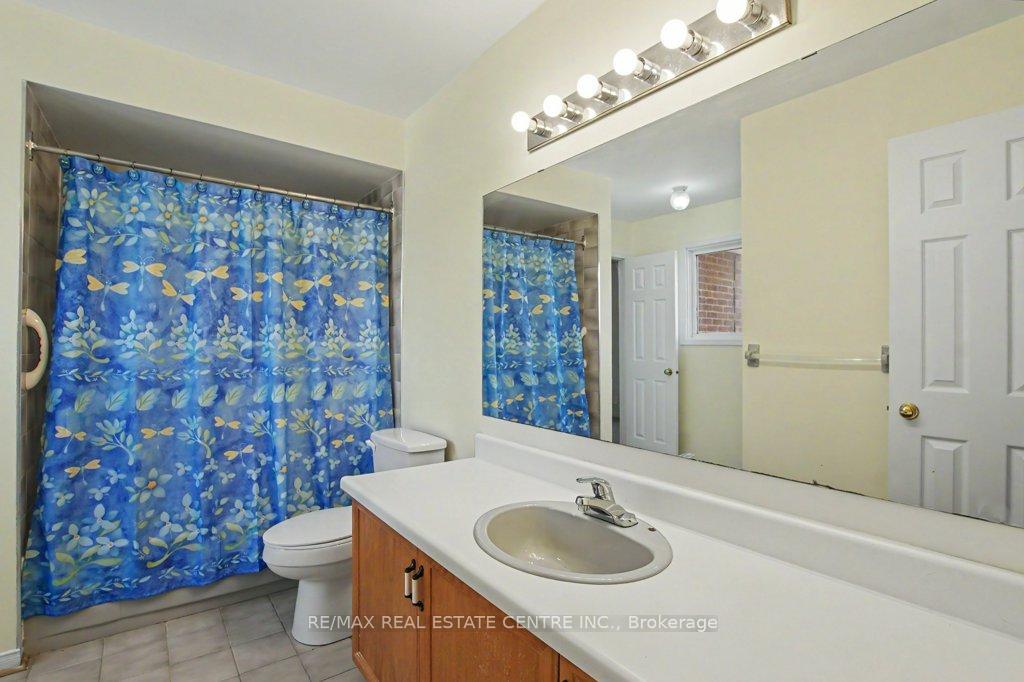 Photo 23 of 68 Moorehead Crescent, Brampton, Heart Lake East — HOMEH
