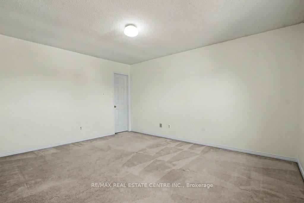Photo 24 of 68 Moorehead Crescent, Brampton, Heart Lake East — HOMEH