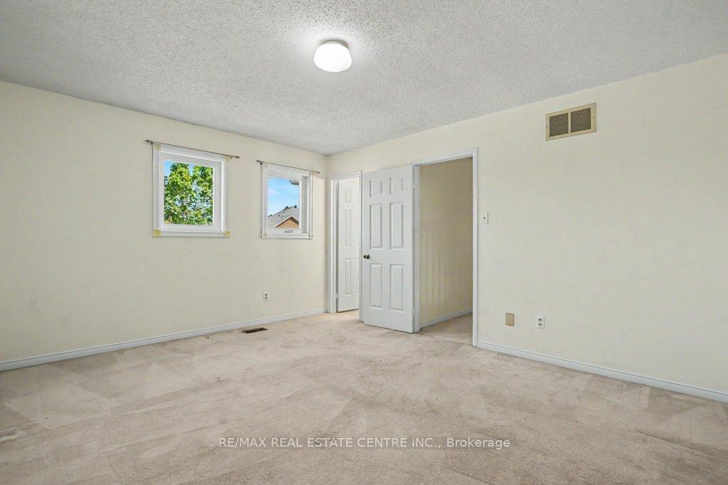 Photo 25 of 68 Moorehead Crescent, Brampton, Heart Lake East — HOMEH