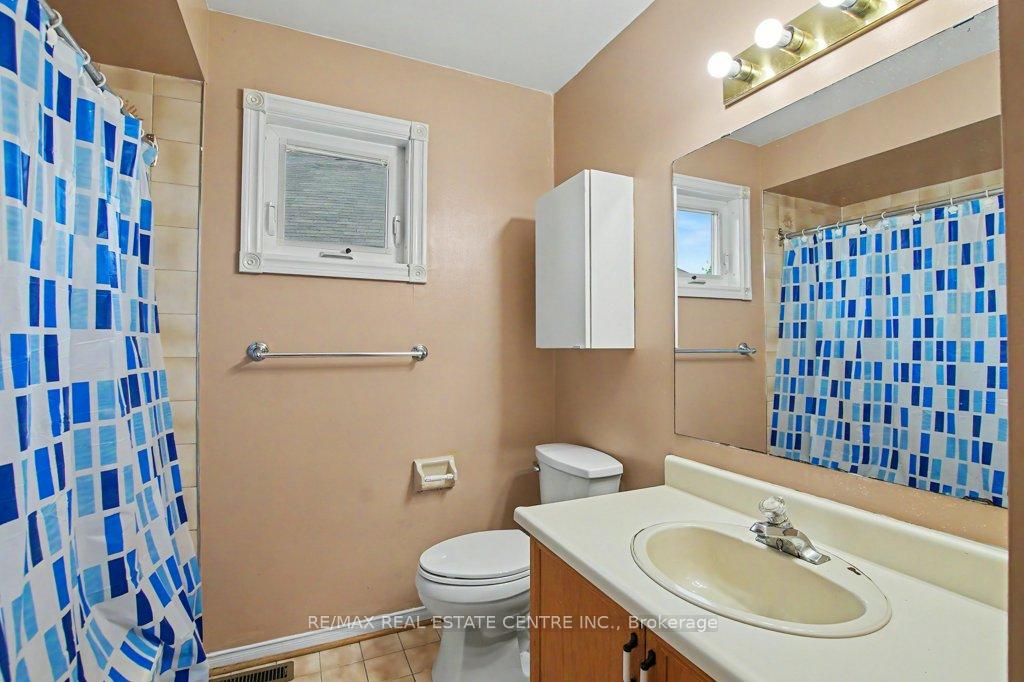 Photo 26 of 68 Moorehead Crescent, Brampton, Heart Lake East — HOMEH