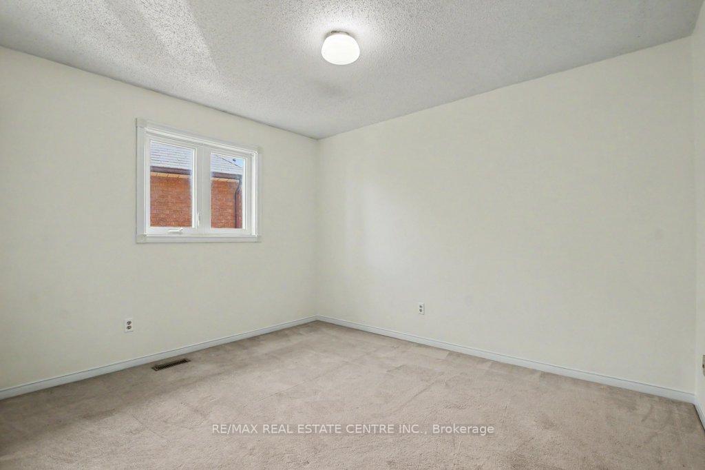 Photo 27 of 68 Moorehead Crescent, Brampton, Heart Lake East — HOMEH