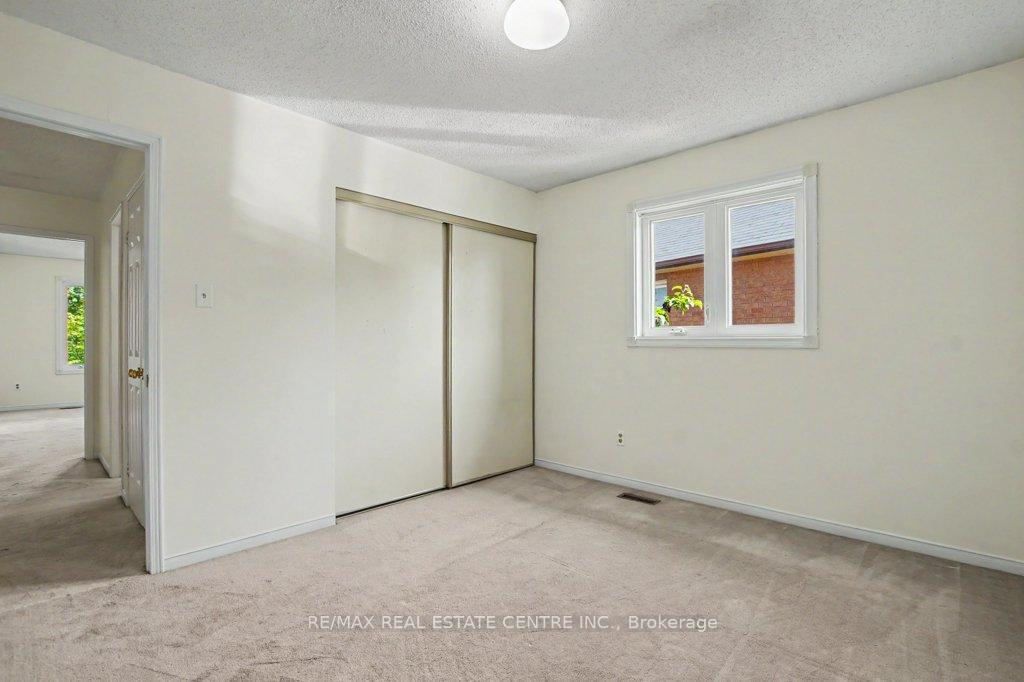 Photo 28 of 68 Moorehead Crescent, Brampton, Heart Lake East — HOMEH