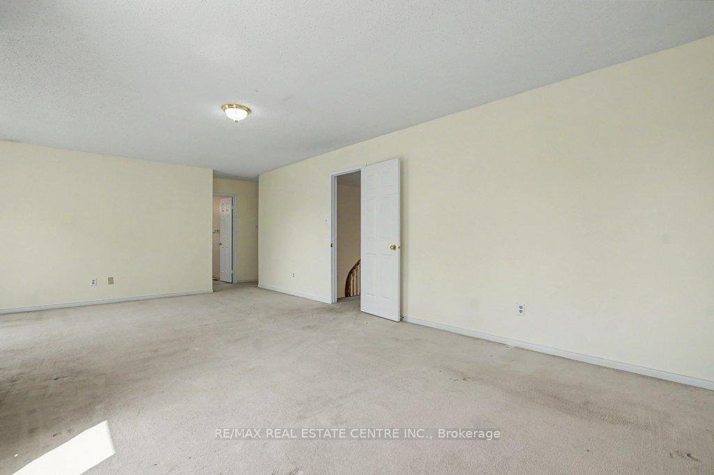 Photo 31 of 68 Moorehead Crescent, Brampton, Heart Lake East — HOMEH