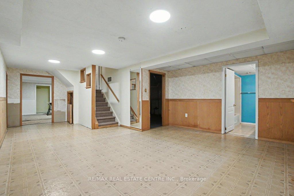 Photo 35 of 68 Moorehead Crescent, Brampton, Heart Lake East — HOMEH