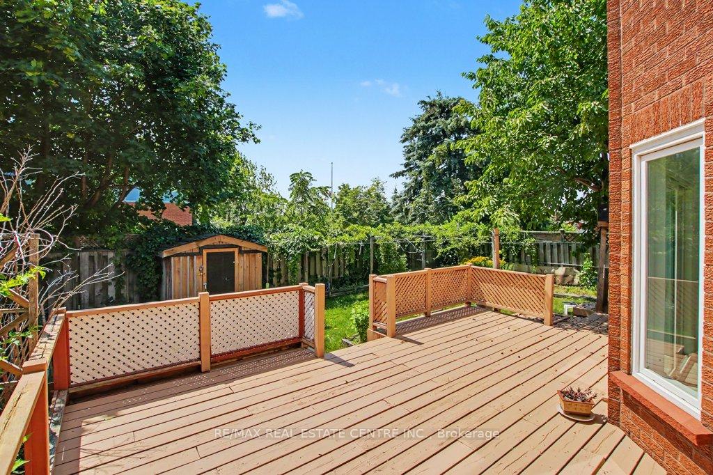 Photo 42 of 68 Moorehead Crescent, Brampton, Heart Lake East — HOMEH