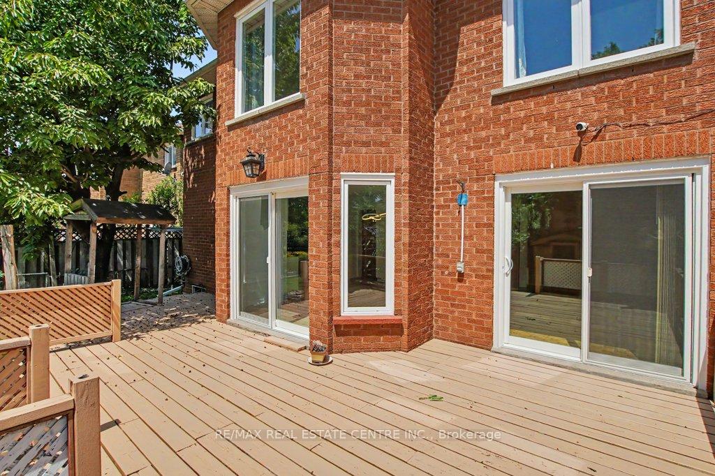 Photo 43 of 68 Moorehead Crescent, Brampton, Heart Lake East — HOMEH