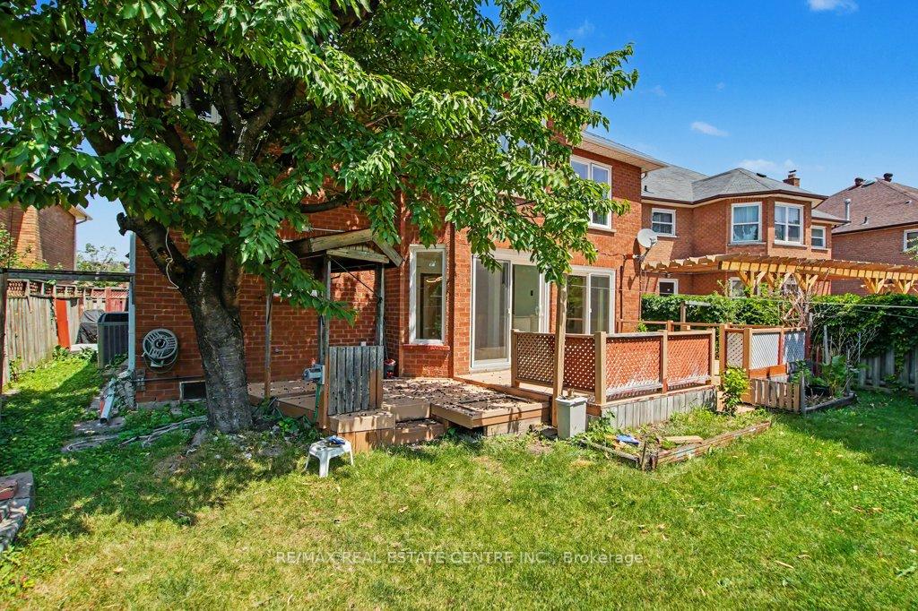 Photo 45 of 68 Moorehead Crescent, Brampton, Heart Lake East — HOMEH