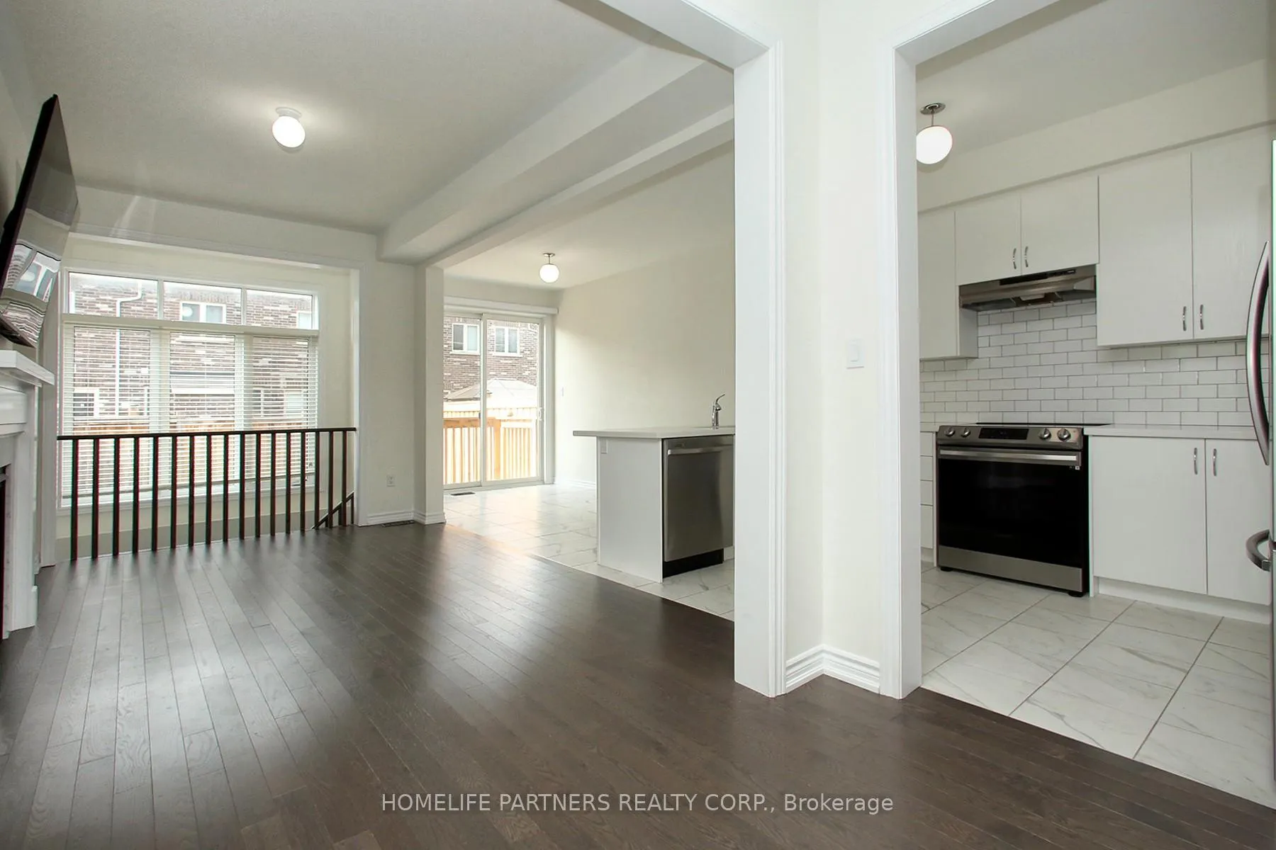 Photo 11 of 80 Coho Drive, Whitby, Rural Whitby — HOMEH