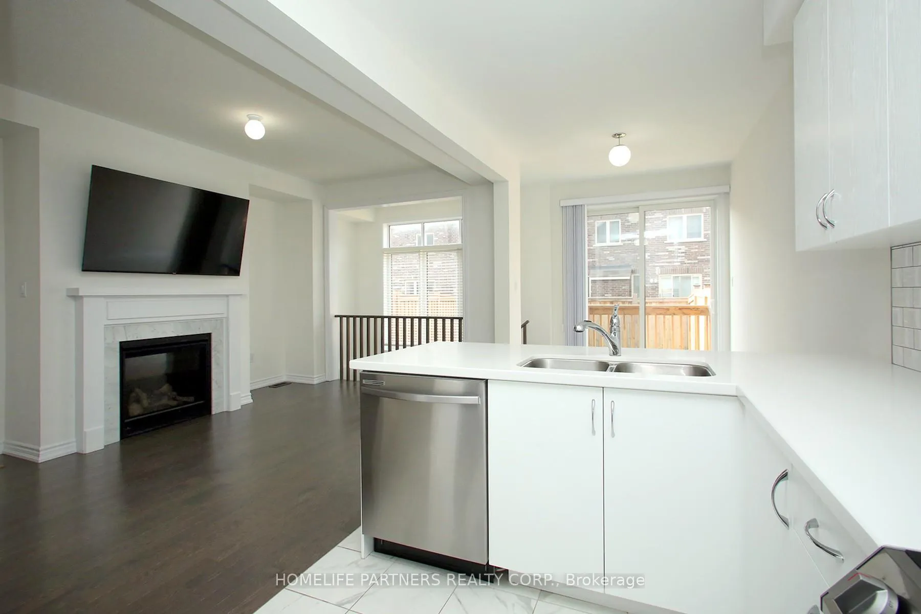Photo 12 of 80 Coho Drive, Whitby, Rural Whitby — HOMEH