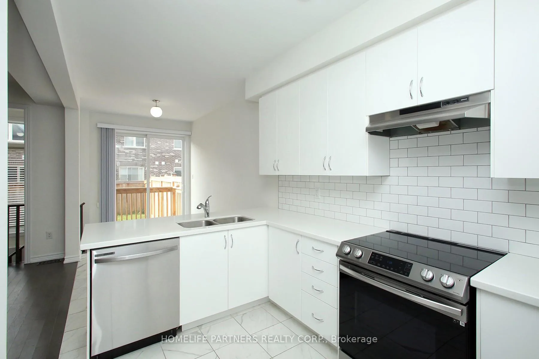 Photo 16 of 80 Coho Drive, Whitby, Rural Whitby — HOMEH