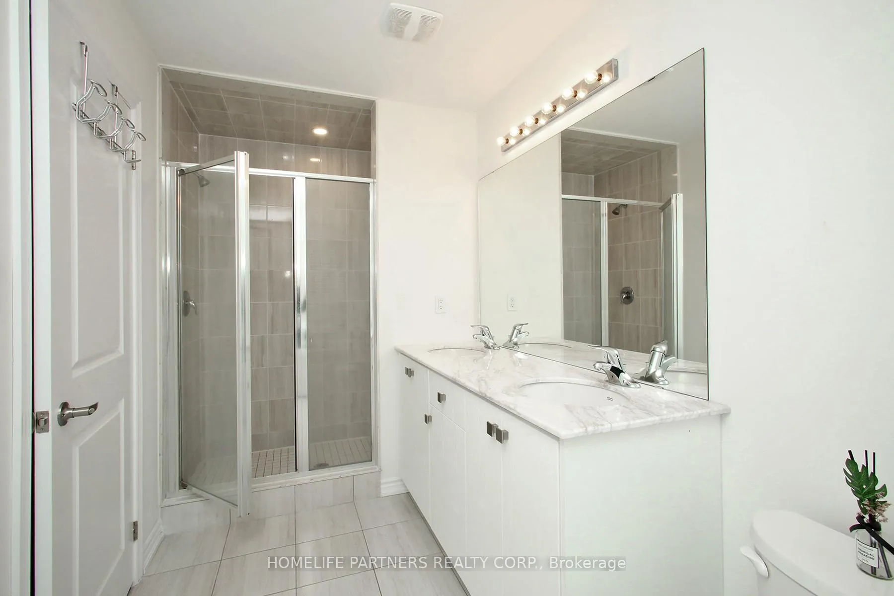 Photo 22 of 80 Coho Drive, Whitby, Rural Whitby — HOMEH
