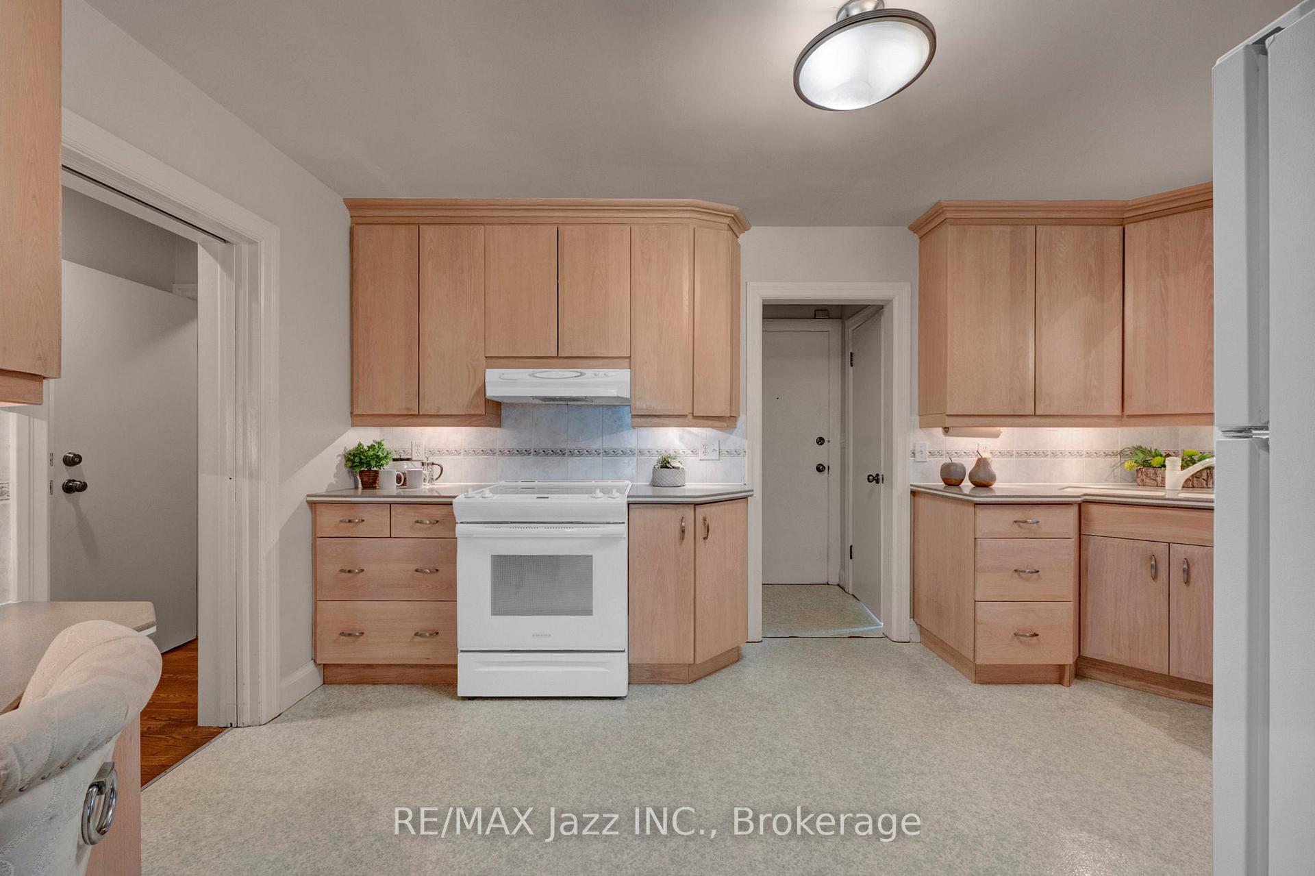Photo 13 of 630 Brookside Drive, Oshawa, O'Neill — HOMEH