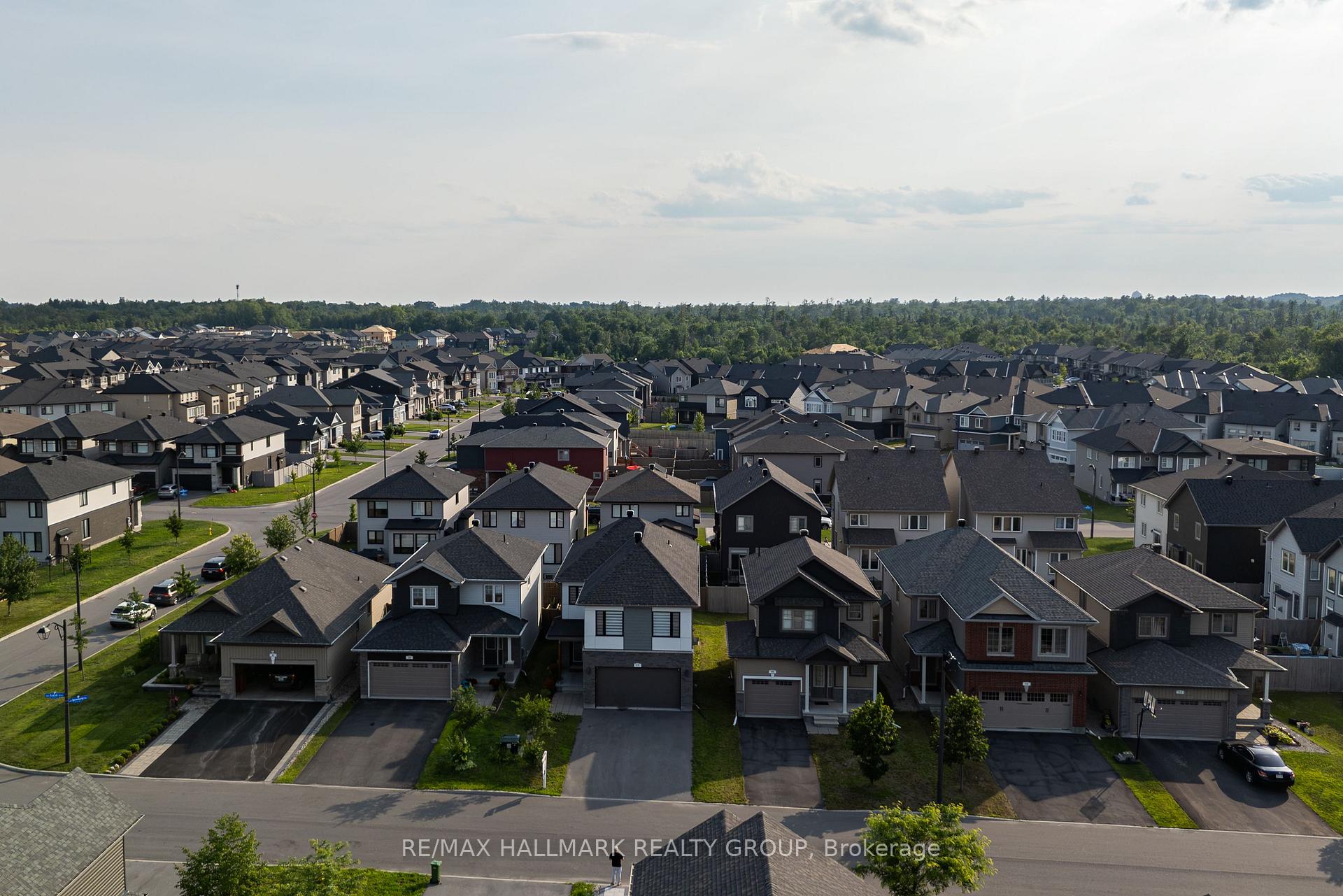 Photo 3 of 57 Zaatiik Grove, Ottawa, Blossom Park/Kemp Park/Findlay Creek — HOMEH