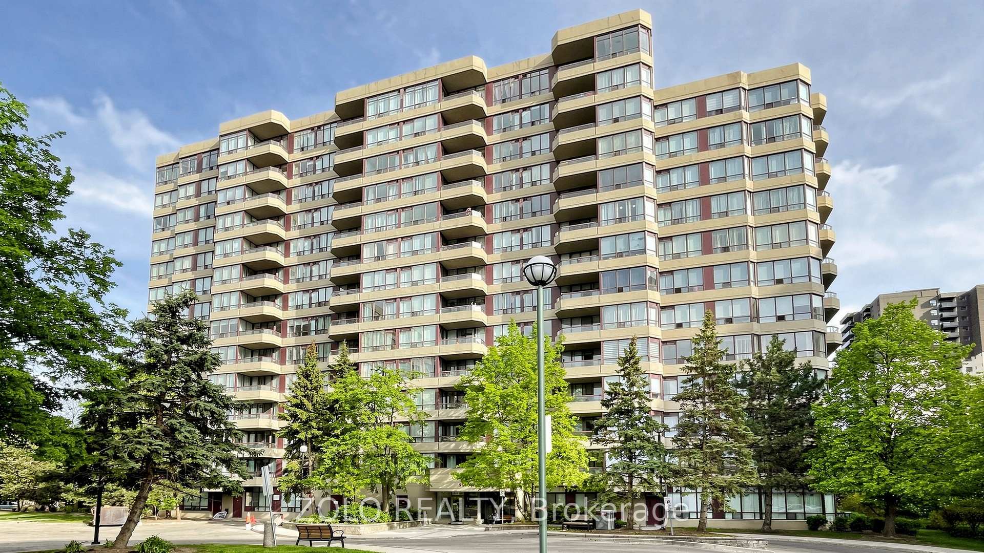 Photo 2 of Unit 704, 91 Townsgate Drive, Vaughan, Crestwood-Springfarm-Yorkhill — HOMEH