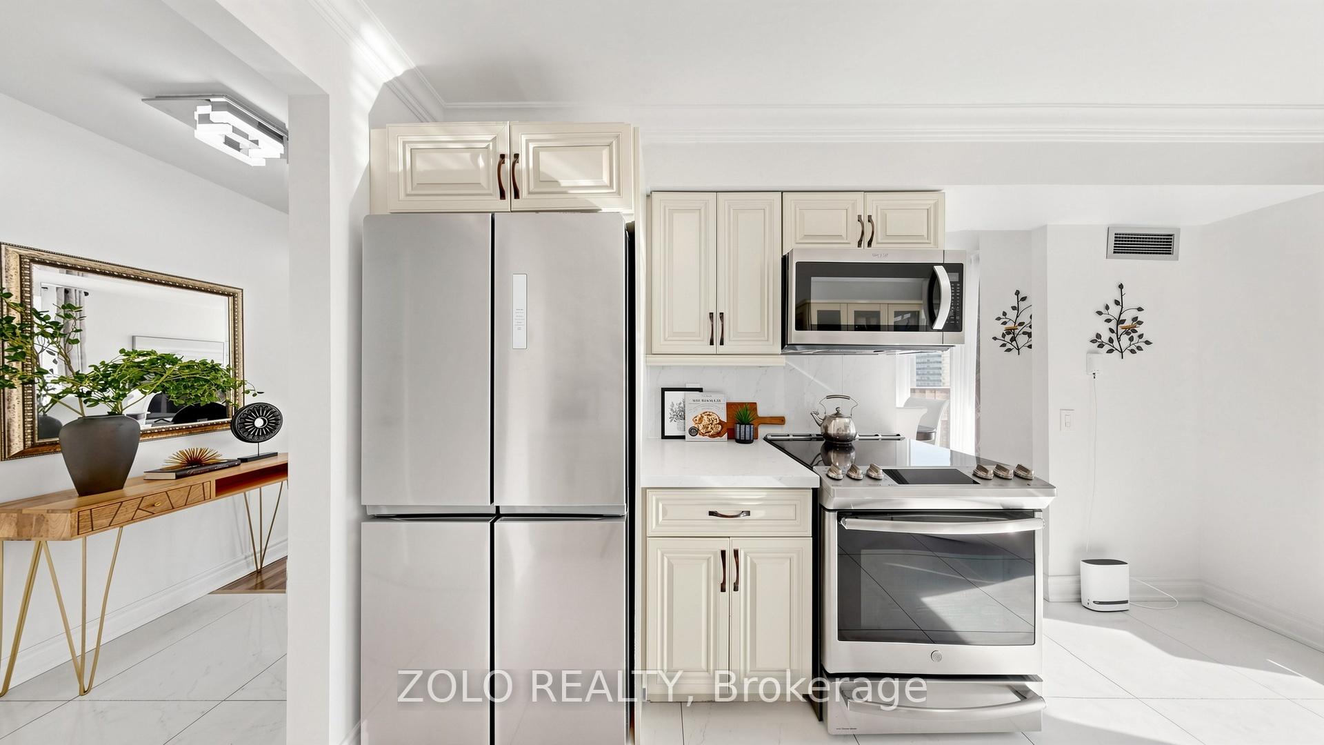 Photo 12 of Unit 704, 91 Townsgate Drive, Vaughan, Crestwood-Springfarm-Yorkhill — HOMEH