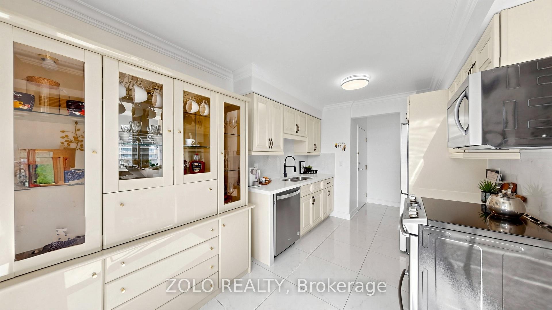 Photo 14 of Unit 704, 91 Townsgate Drive, Vaughan, Crestwood-Springfarm-Yorkhill — HOMEH