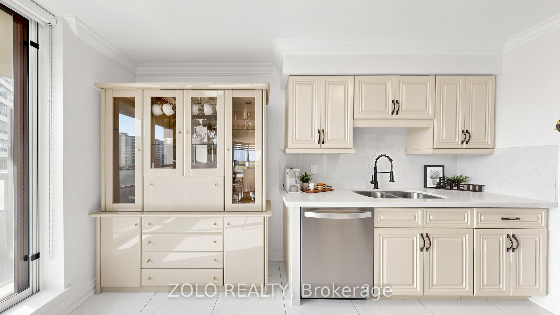 Photo 15 of Unit 704, 91 Townsgate Drive, Vaughan, Crestwood-Springfarm-Yorkhill — HOMEH