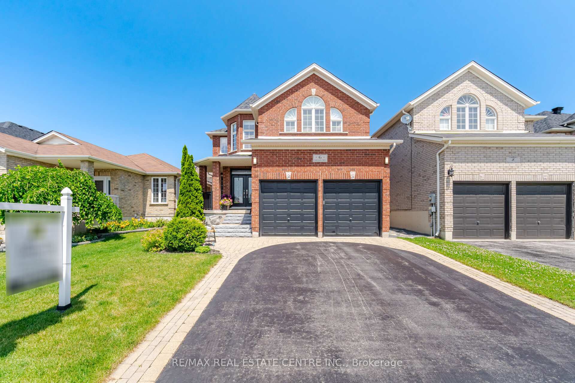 Photo 2 of 6 Parisian Crescent, Barrie, Innis-Shore — HOMEH