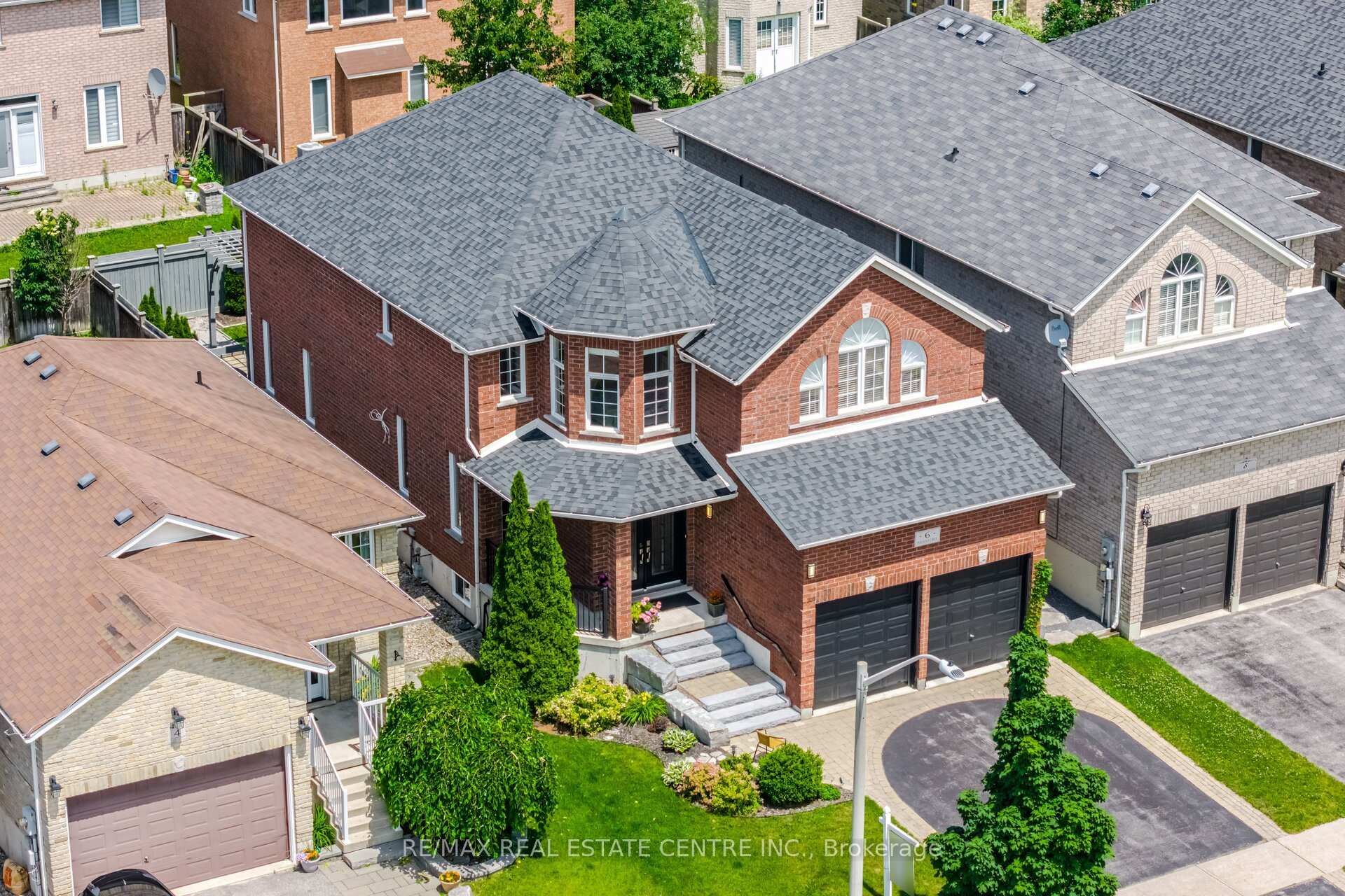 Photo 4 of 6 Parisian Crescent, Barrie, Innis-Shore — HOMEH