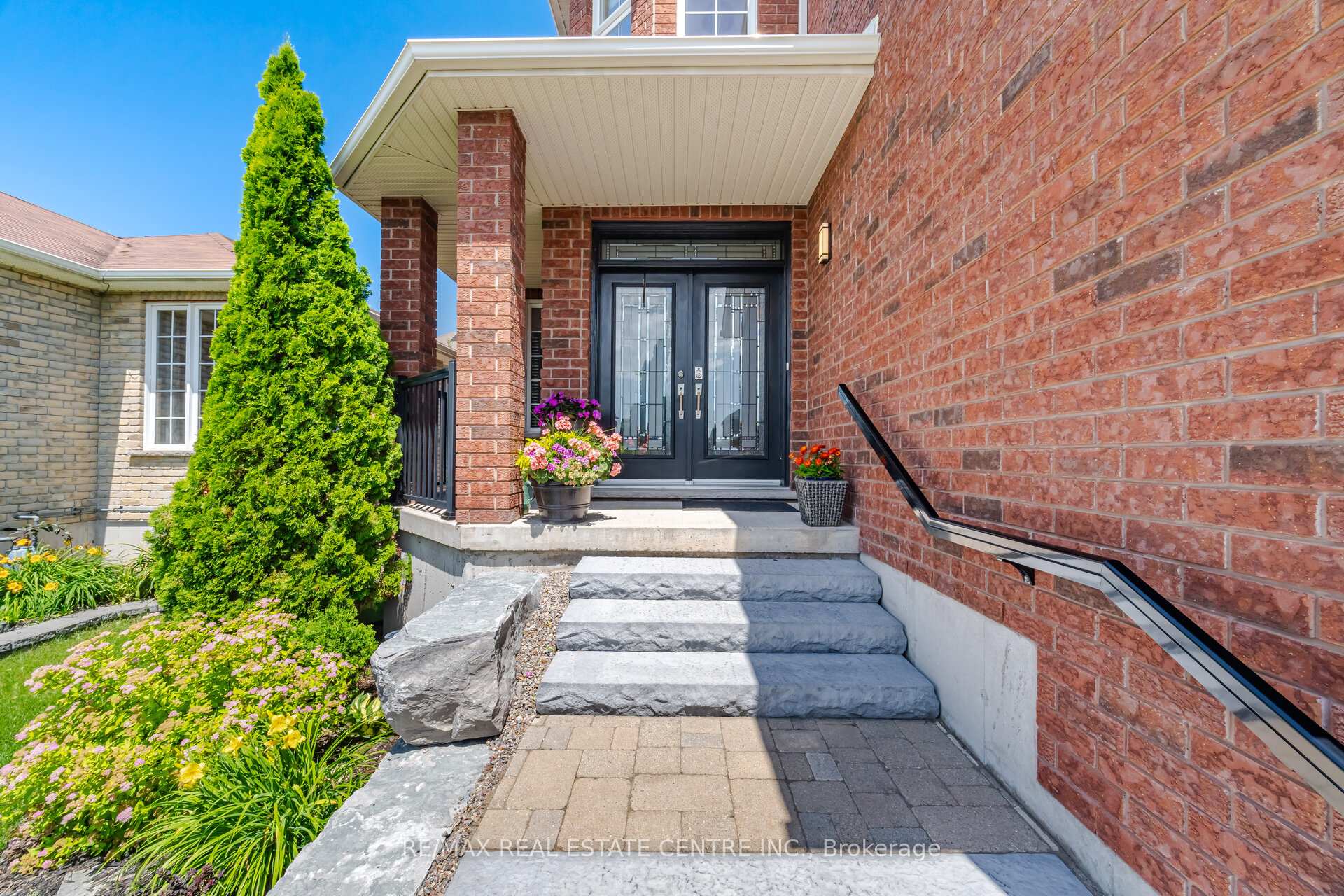 Photo 6 of 6 Parisian Crescent, Barrie, Innis-Shore — HOMEH