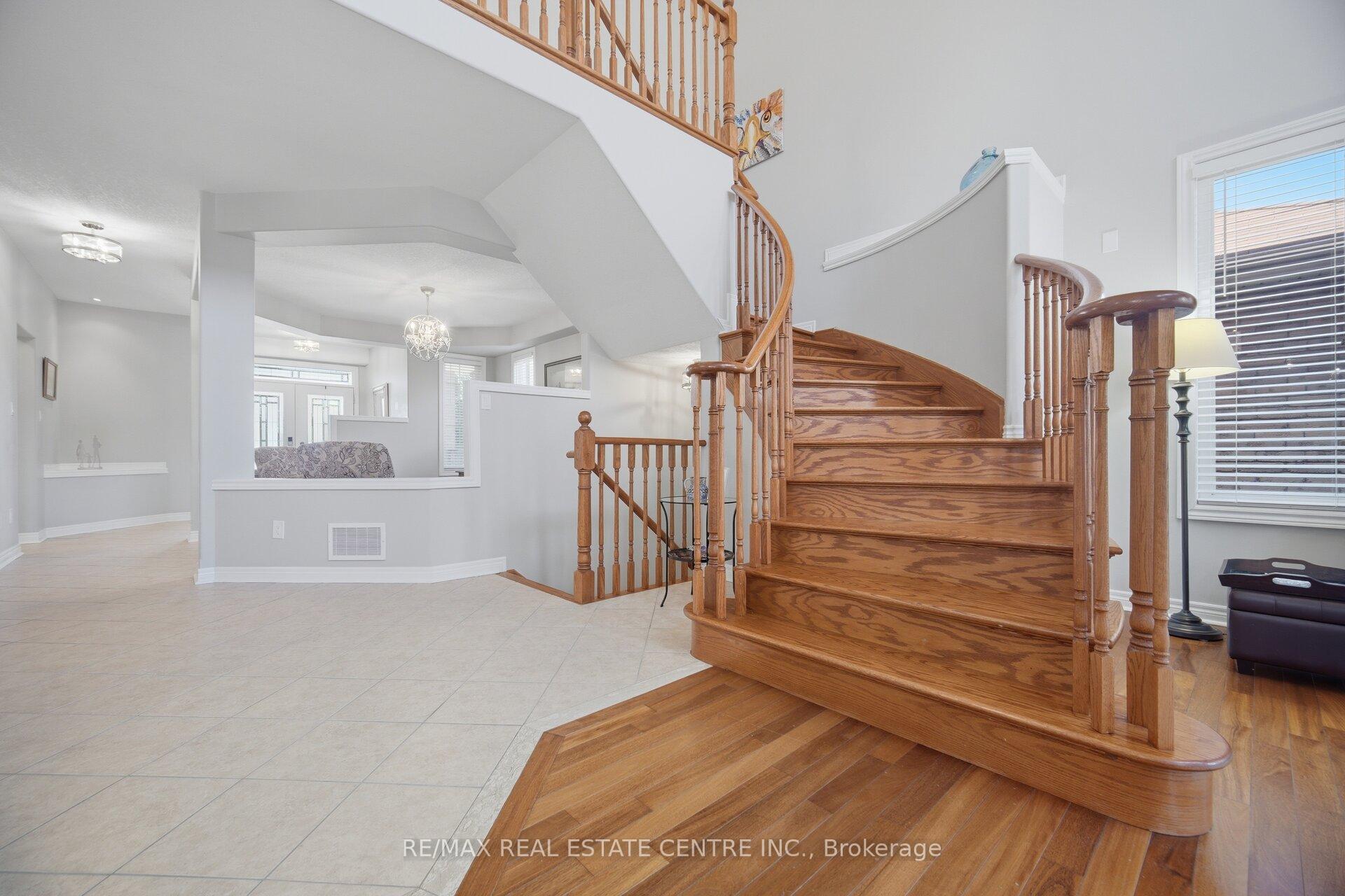 Photo 20 of 6 Parisian Crescent, Barrie, Innis-Shore — HOMEH