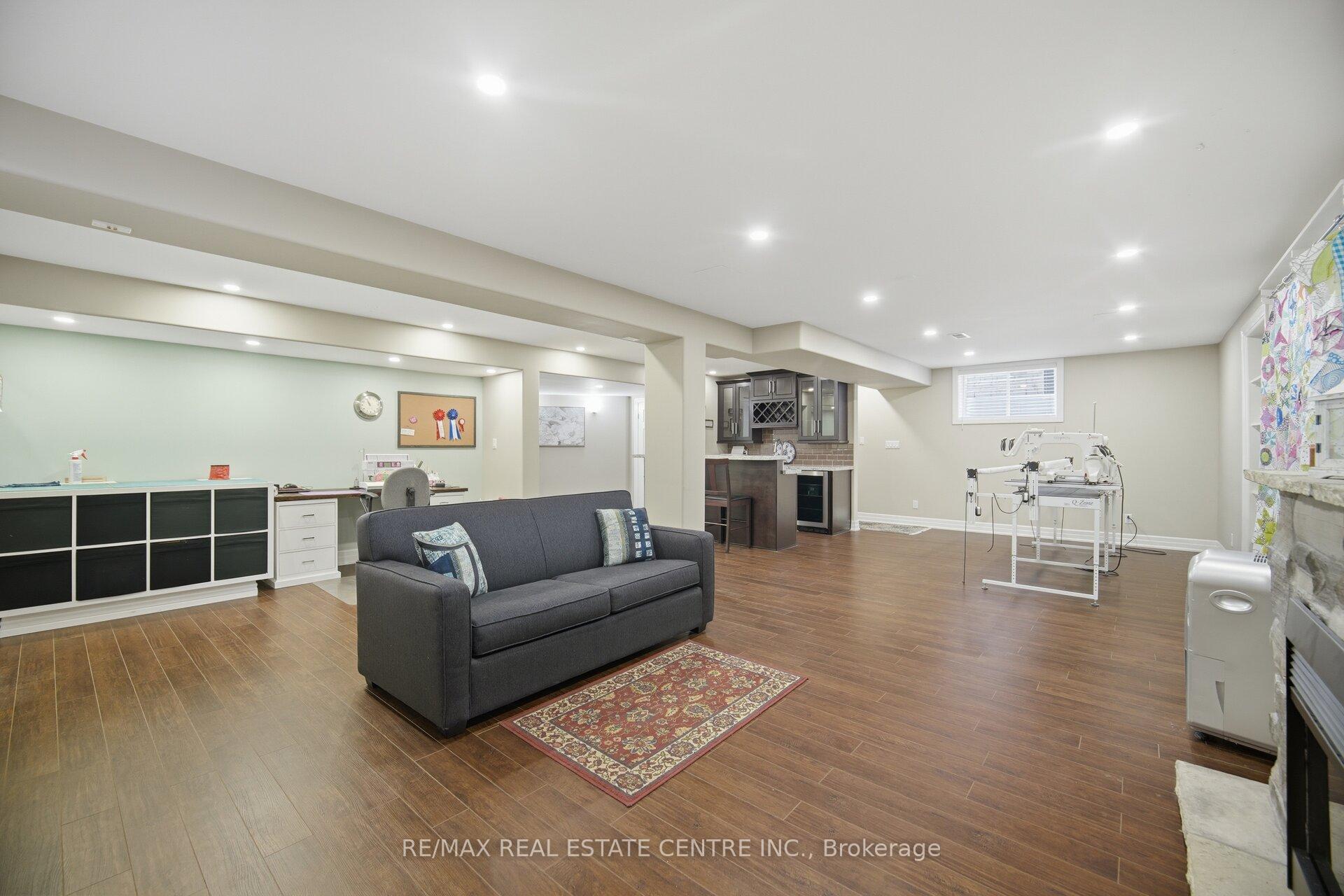 Photo 34 of 6 Parisian Crescent, Barrie, Innis-Shore — HOMEH