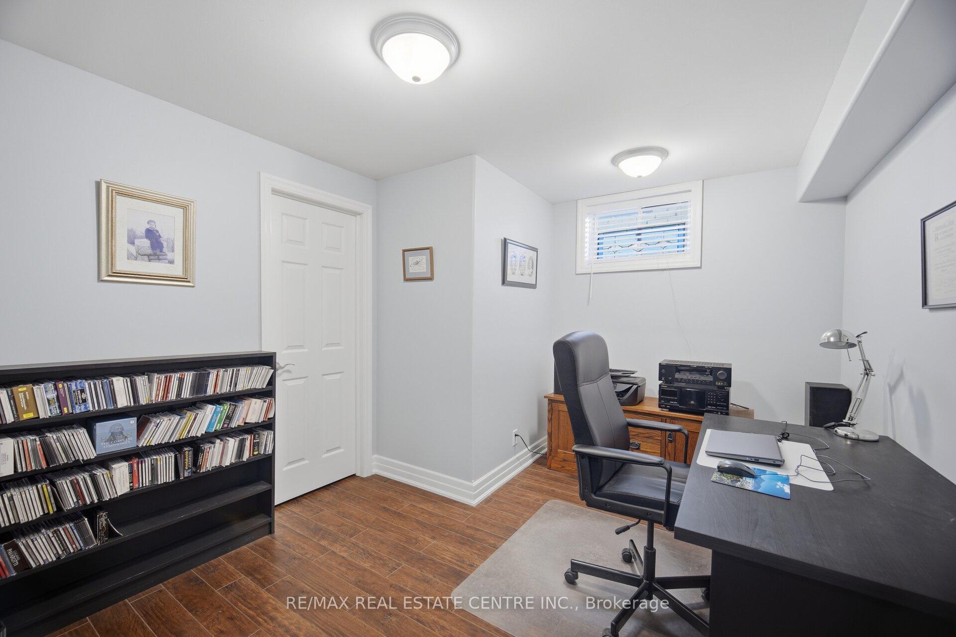 Photo 37 of 6 Parisian Crescent, Barrie, Innis-Shore — HOMEH
