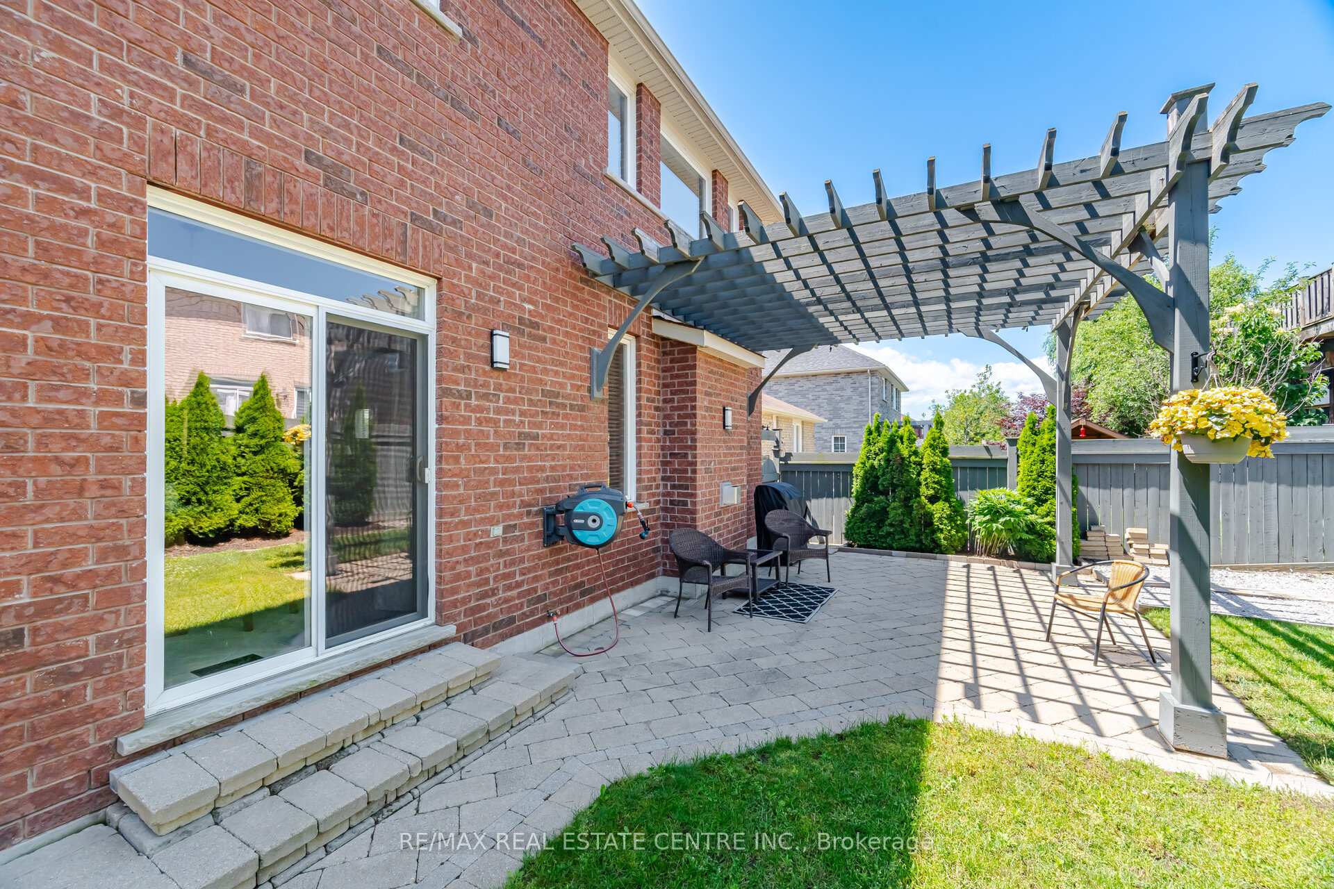 Photo 39 of 6 Parisian Crescent, Barrie, Innis-Shore — HOMEH