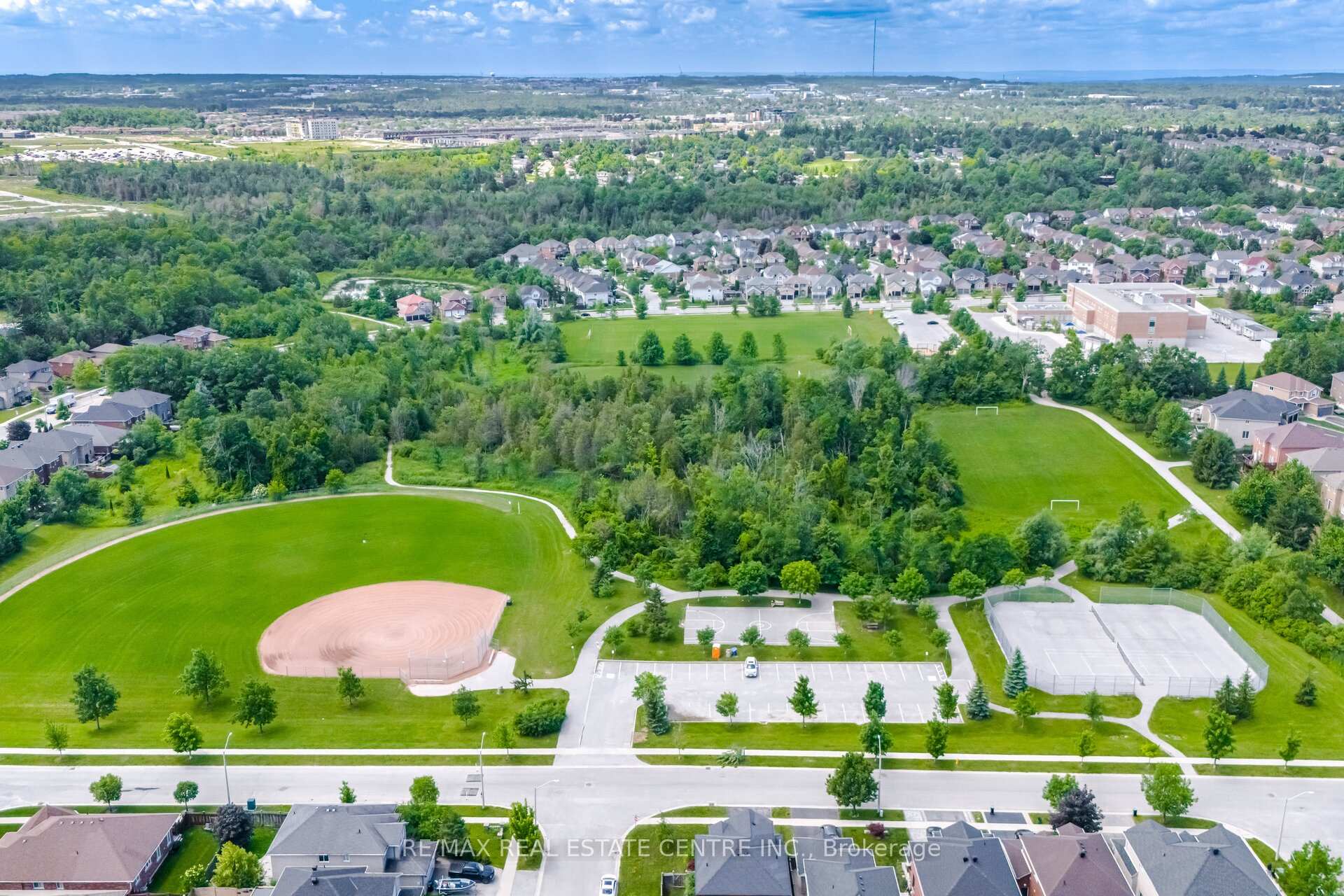 Photo 46 of 6 Parisian Crescent, Barrie, Innis-Shore — HOMEH