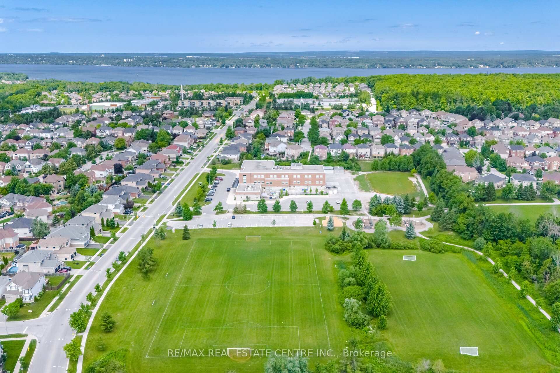 Photo 47 of 6 Parisian Crescent, Barrie, Innis-Shore — HOMEH