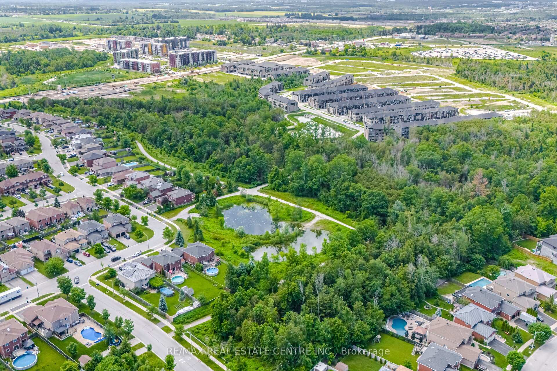 Photo 48 of 6 Parisian Crescent, Barrie, Innis-Shore — HOMEH