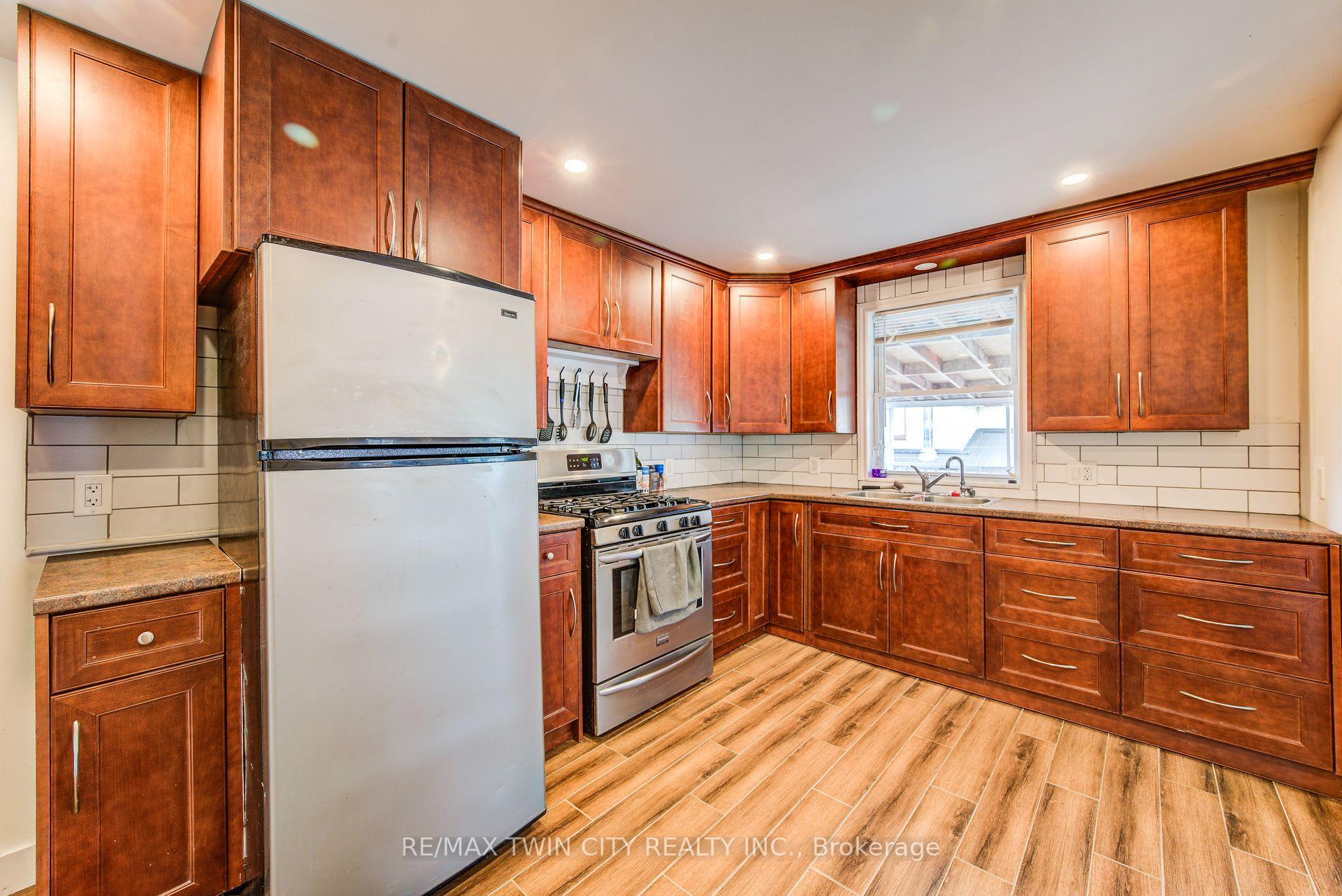 Photo 22 of 6409 Perth Rd 121 Poole, Perth East, Mornington — HOMEH