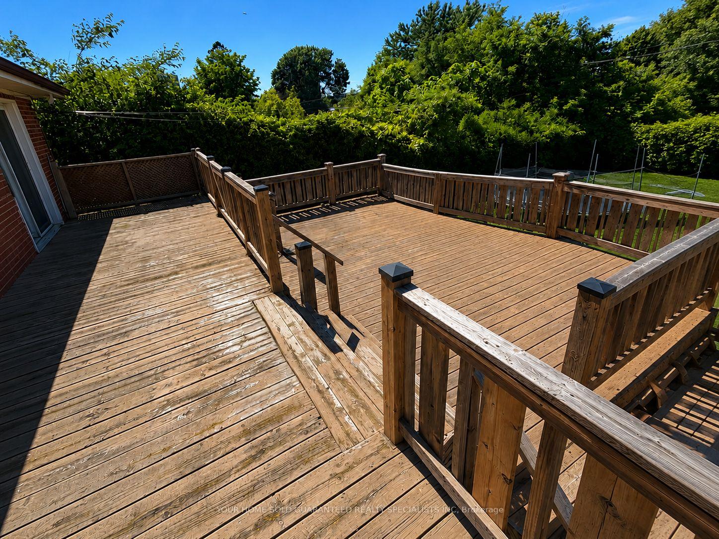 Photo 3 of 34 Zenith Drive, Scarborough, Clairlea-Birchmount — HOMEH