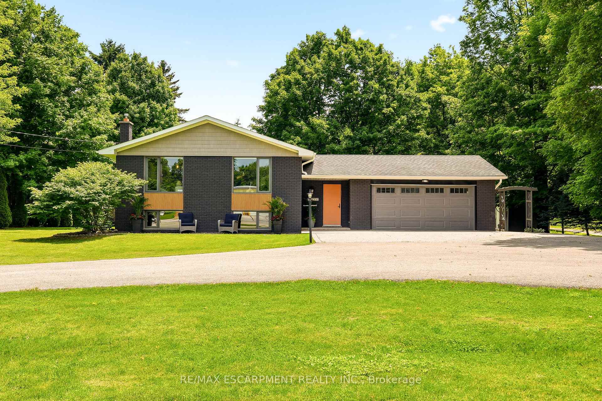 Front of 2234 Kilbride Street
