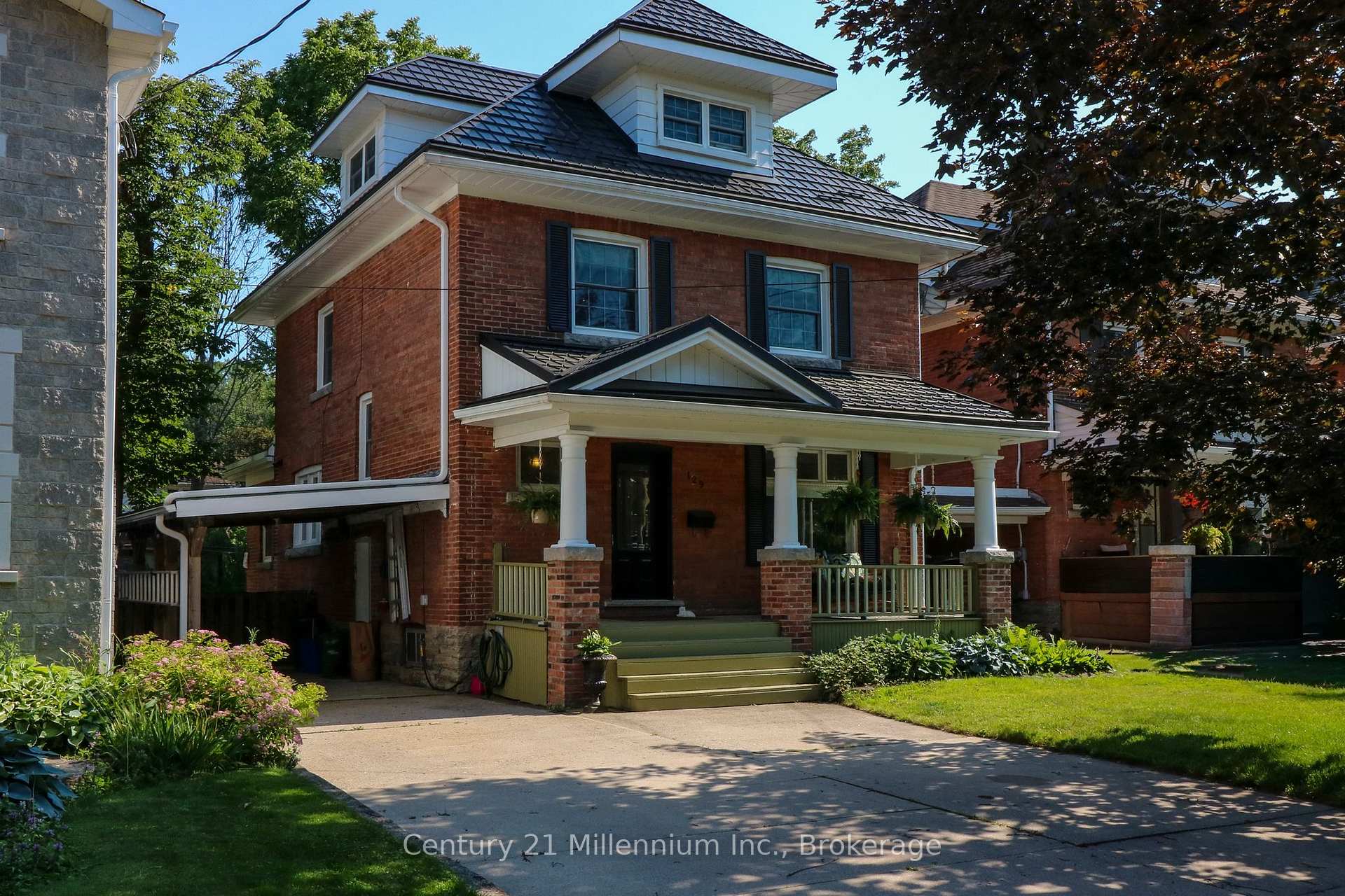 Front of 129 4th Street W