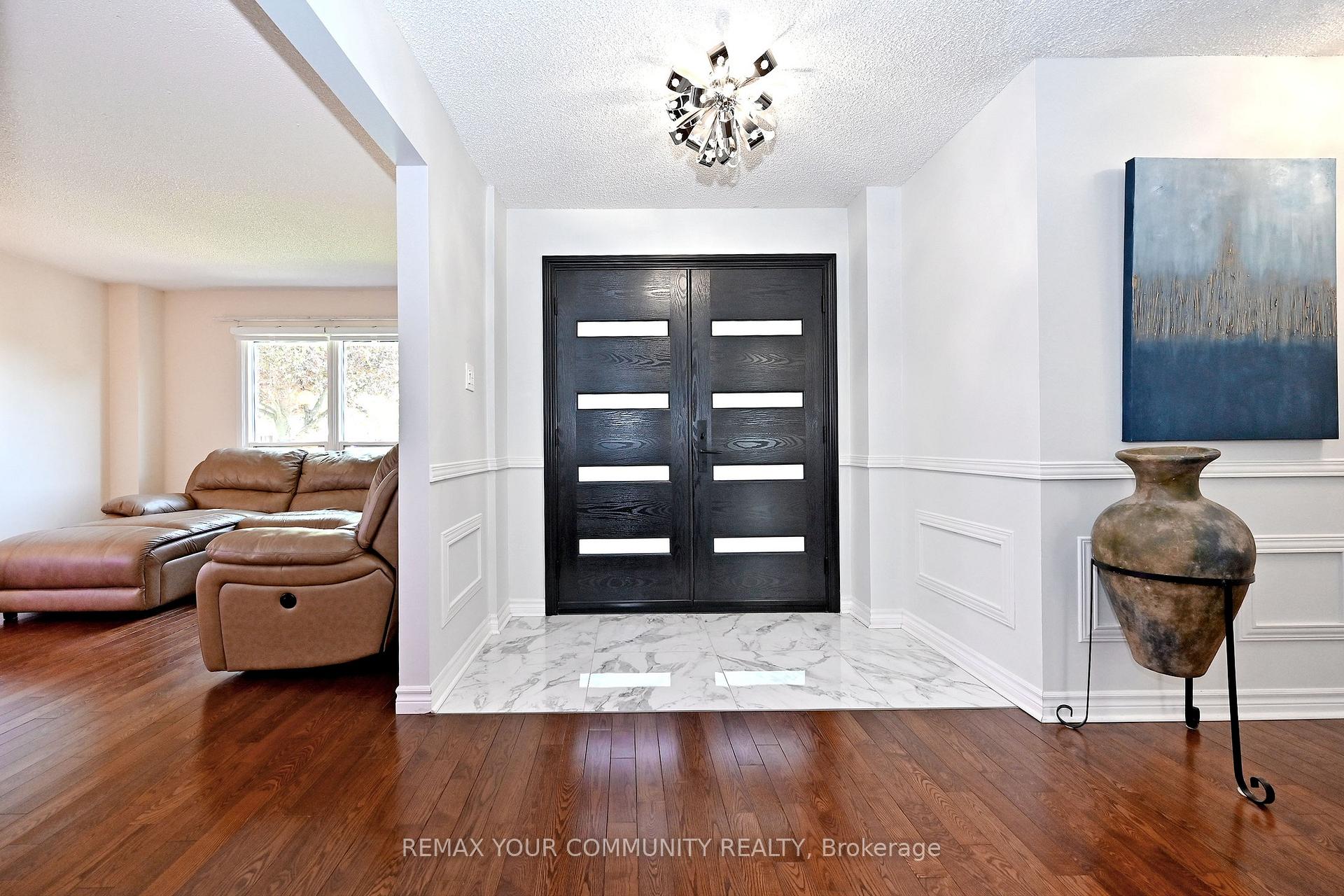 Photo 2 of 48 Haskell Crescent, Aurora, Aurora Highlands — HOMEH