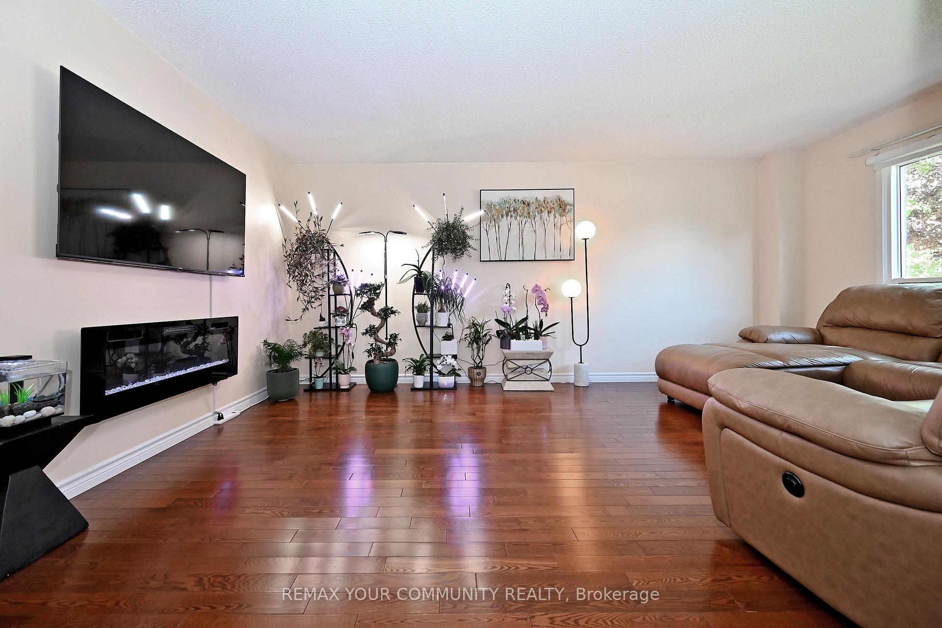 Photo 6 of 48 Haskell Crescent, Aurora, Aurora Highlands — HOMEH