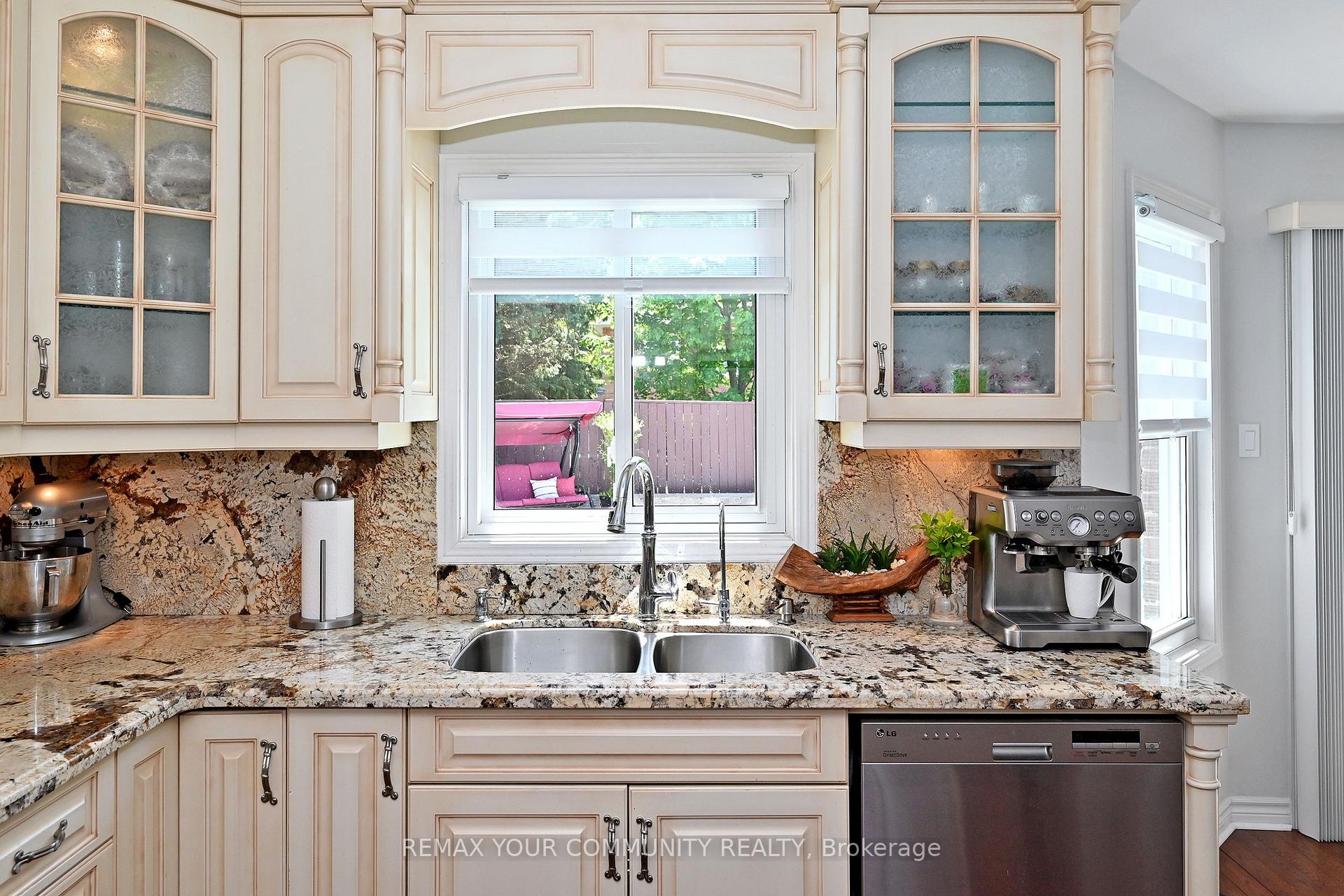 Photo 10 of 48 Haskell Crescent, Aurora, Aurora Highlands — HOMEH