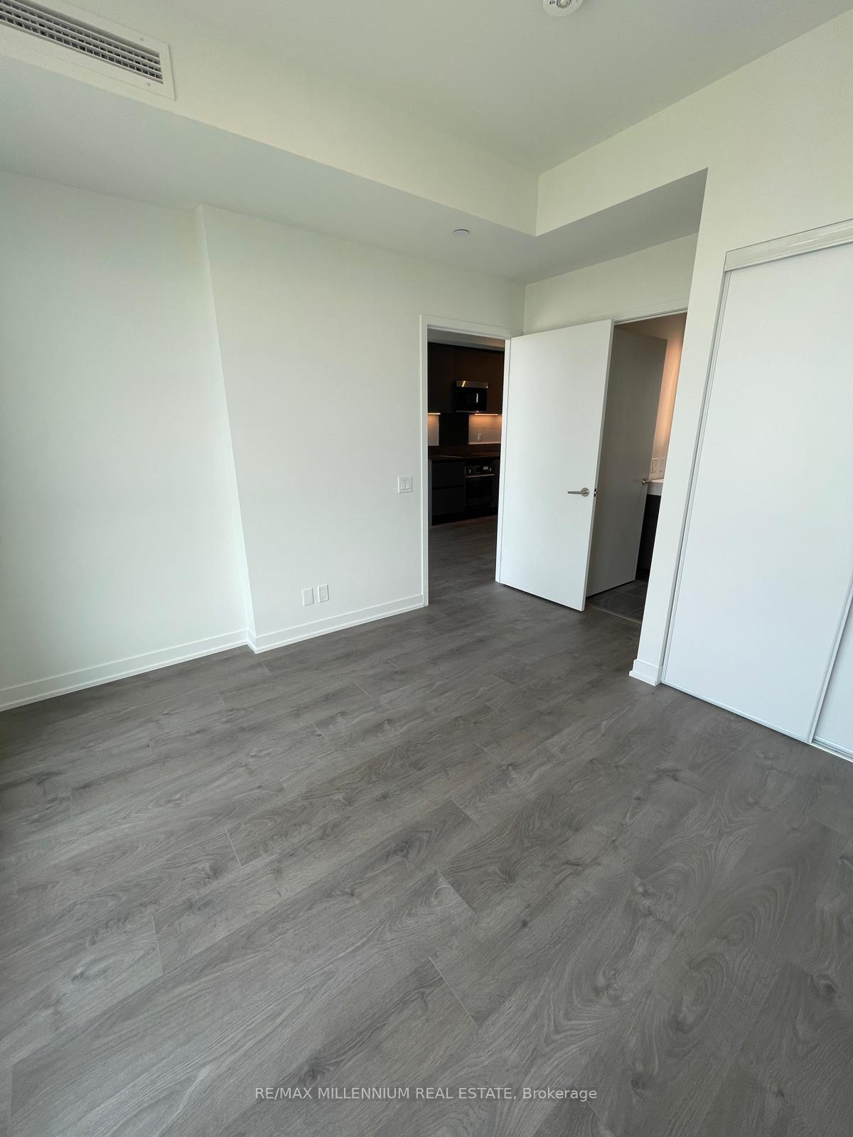 Photo 3 of Unit 1512, 39 Mary Street, Barrie, City Centre — HOMEH