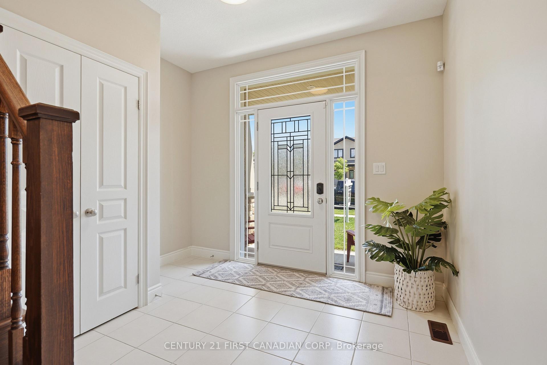 Photo 5 of 2608 Holbrook Drive, London, South U — HOMEH