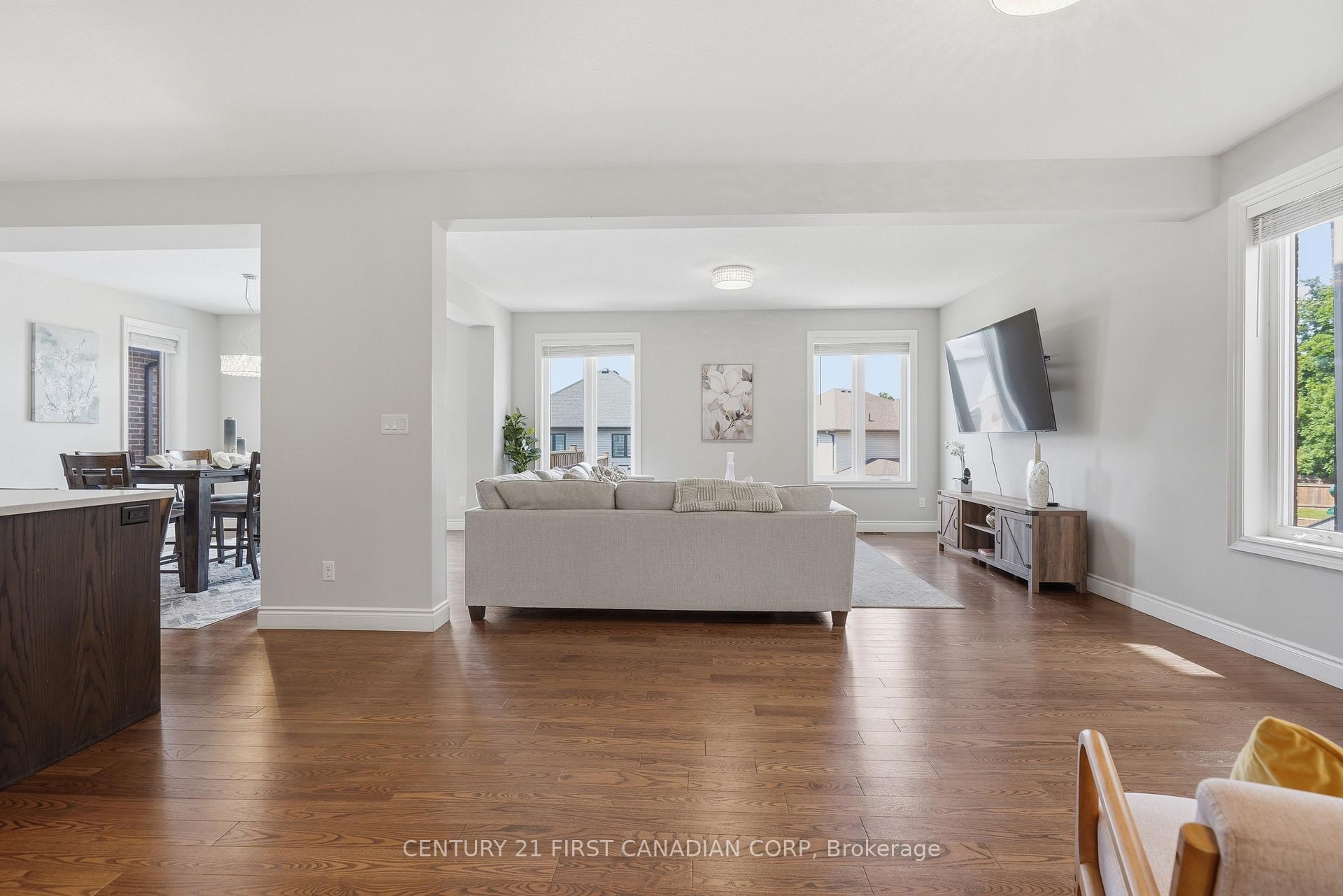 Photo 7 of 2608 Holbrook Drive, London, South U — HOMEH