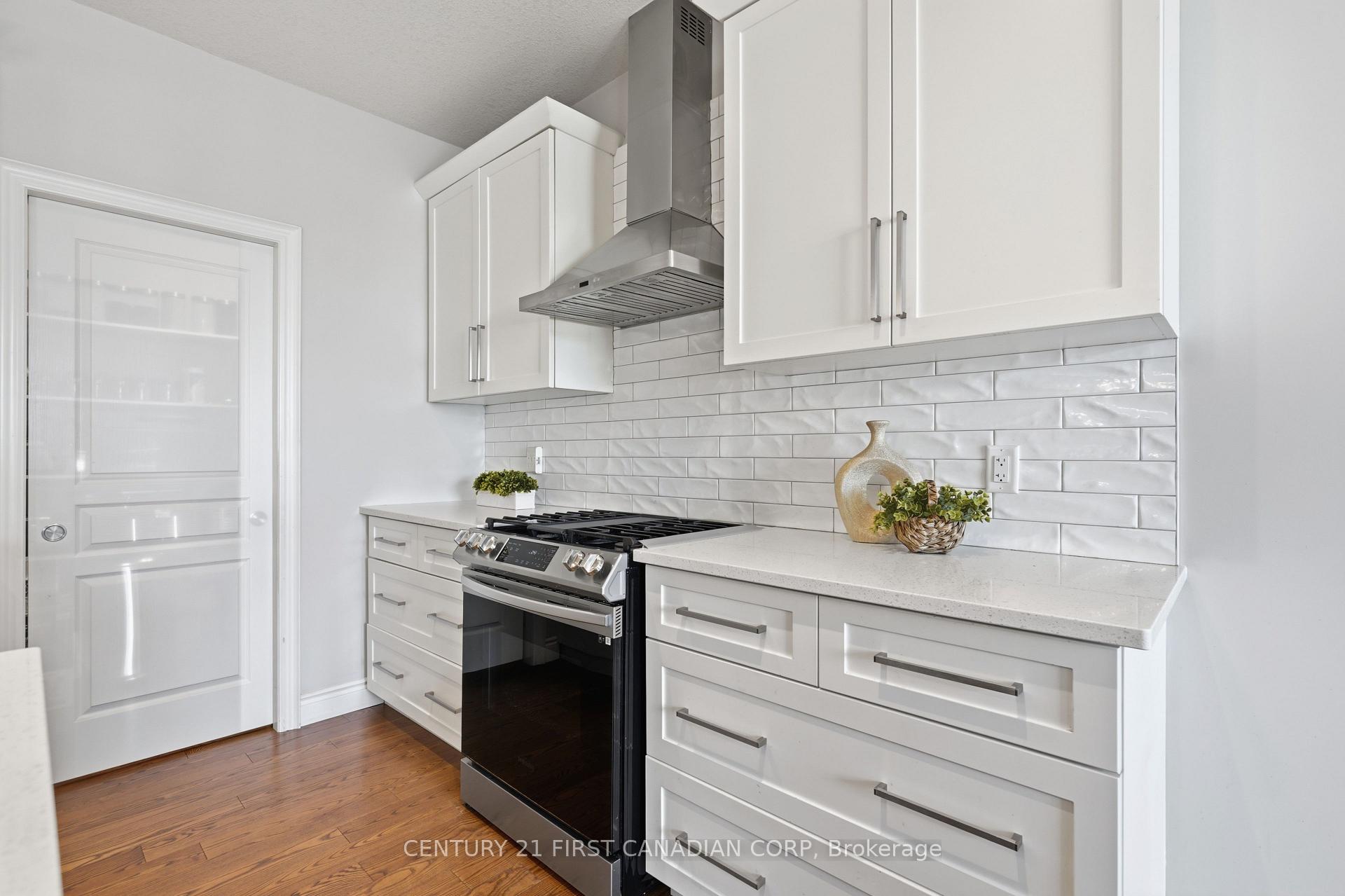 Photo 13 of 2608 Holbrook Drive, London, South U — HOMEH