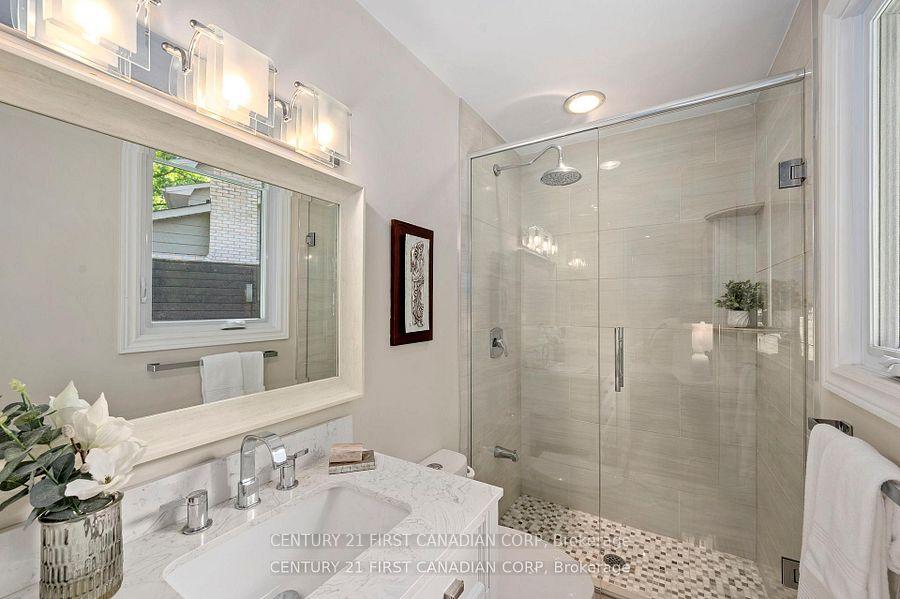 Photo 16 of 43 Compton Crescent, London, South R — HOMEH