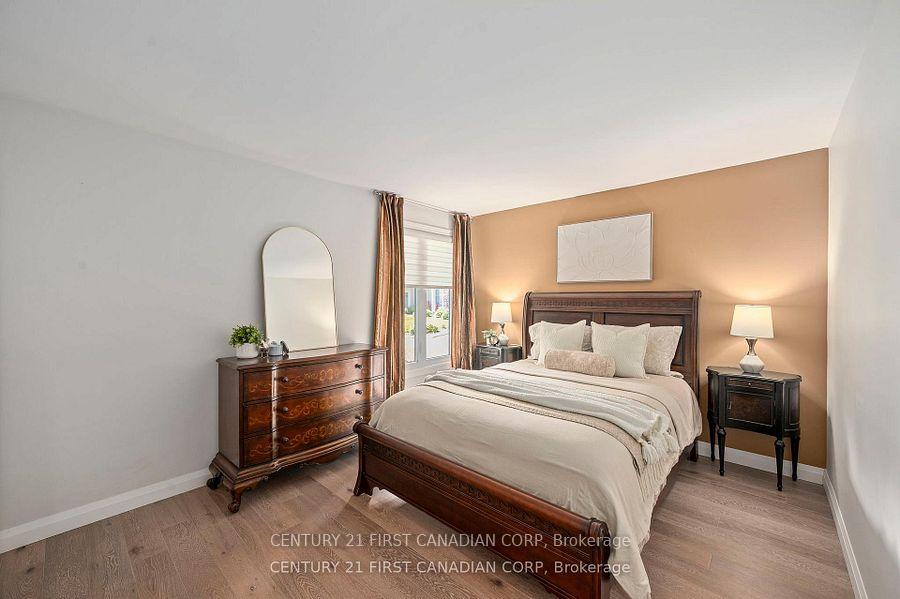Photo 19 of 43 Compton Crescent, London, South R — HOMEH