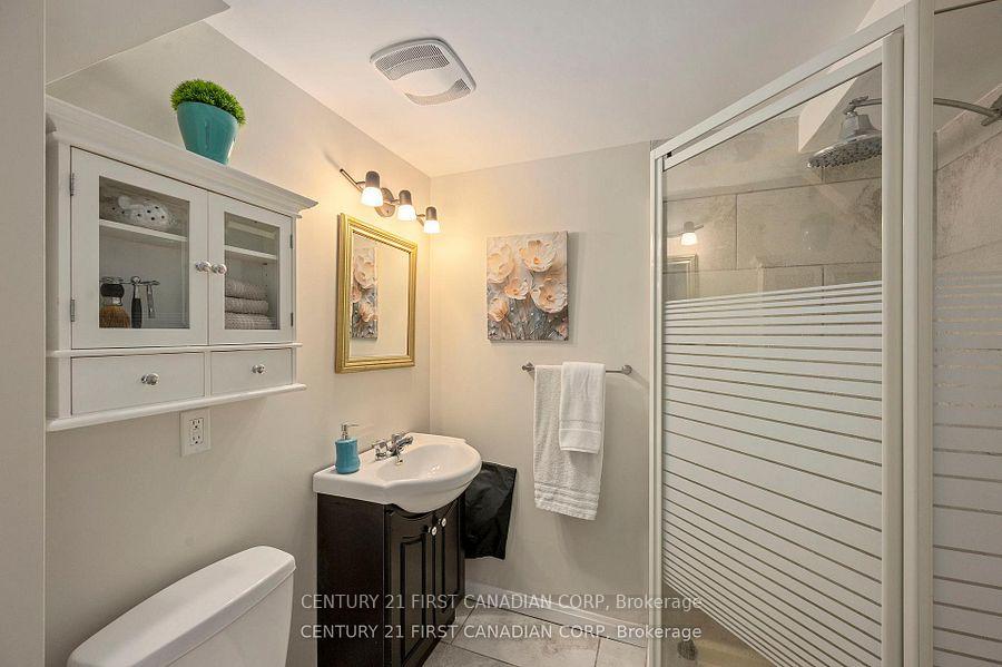 Photo 22 of 43 Compton Crescent, London, South R — HOMEH