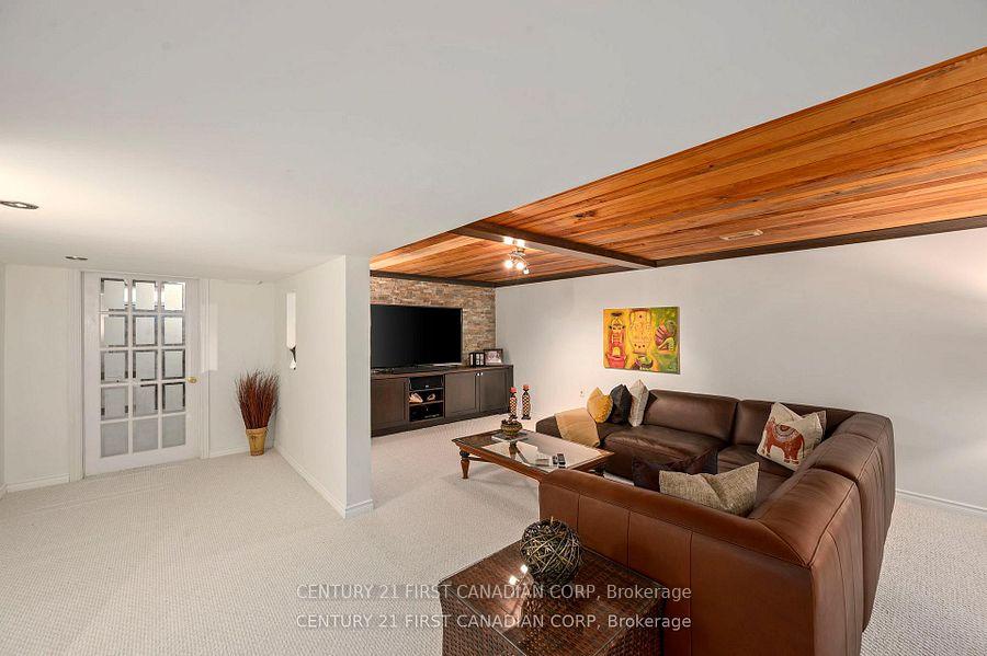 Photo 27 of 43 Compton Crescent, London, South R — HOMEH