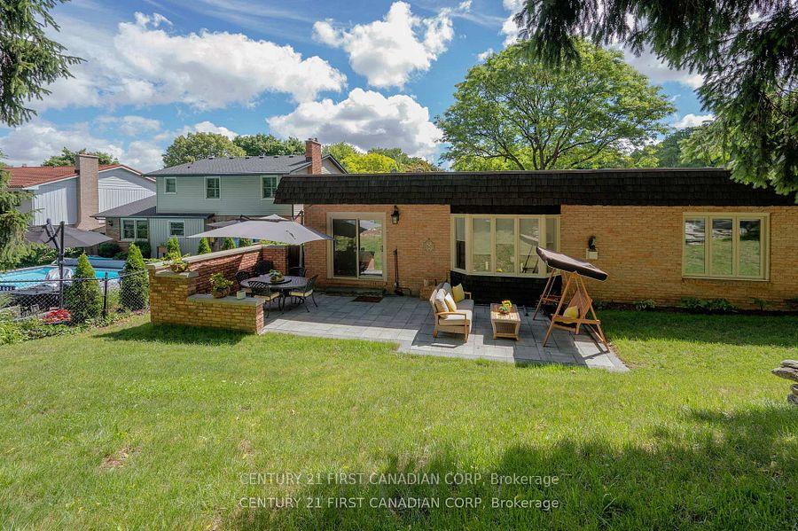 Photo 33 of 43 Compton Crescent, London, South R — HOMEH