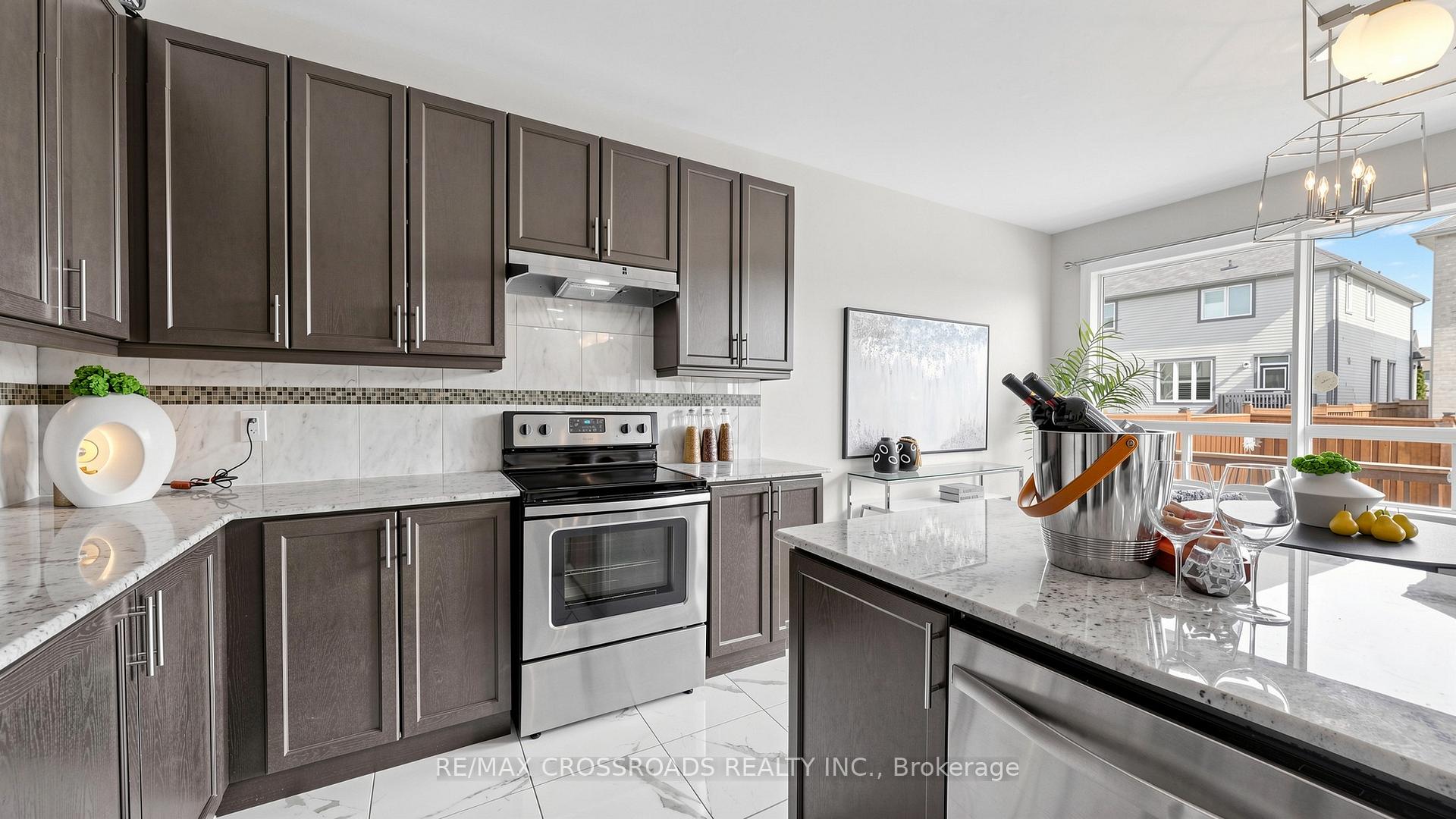 Photo 19 of 29 Lampkin Street, Georgina, Sutton & Jackson's Point — HOMEH