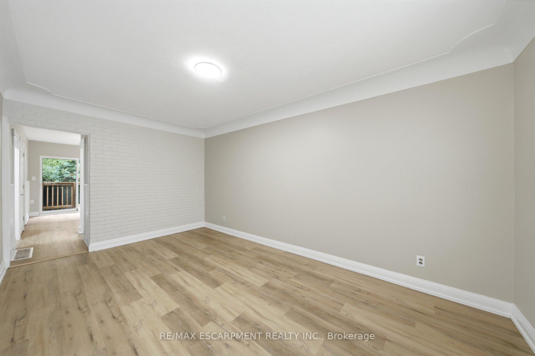 Photo 3 of 81 Cambridge Avenue, Hamilton, Crown Point — HOMEH